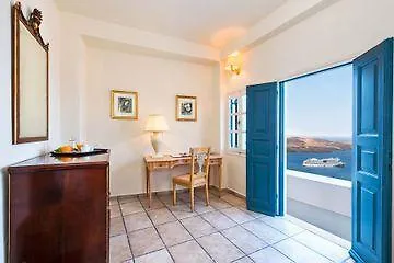 Grey Goose Emblematic 4* Fira (Santorini)